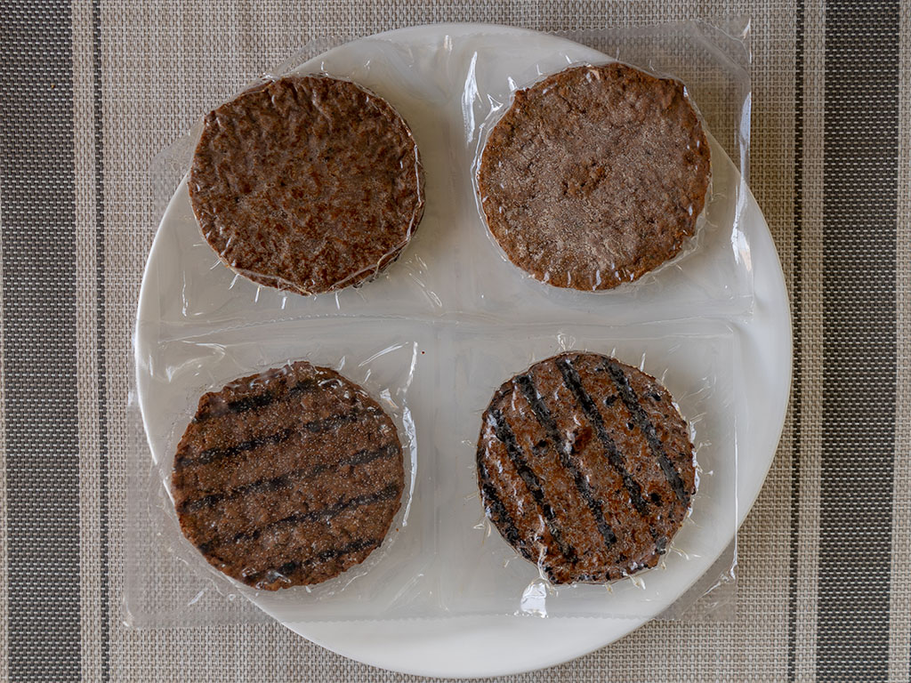 365 Plant Based Smoky And Spicy Burgers - whats in the box
