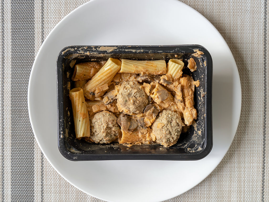 Three Bridges Rigatoni Meatballs And Mushroom Cream Sauce whats in the box