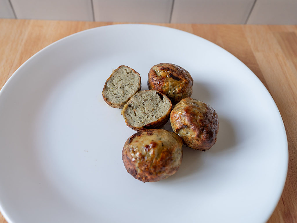 Simple Truth Italian Seasoned Chicken Meatballs cooked close up